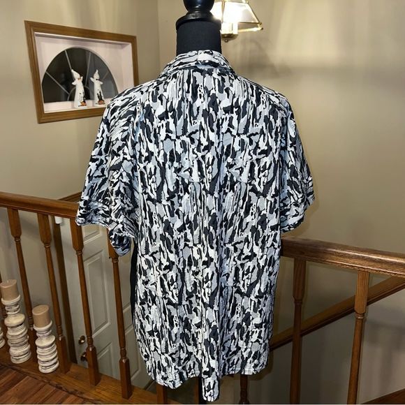 ASOS Sheer Front with Black and White Abstract Print Button Down Blouse Size 10 - Picture 8 of 10